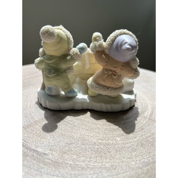 Winter Kinder Babies Making Snowballs Bisque Porcelain Figurines - Picture 2 of 4